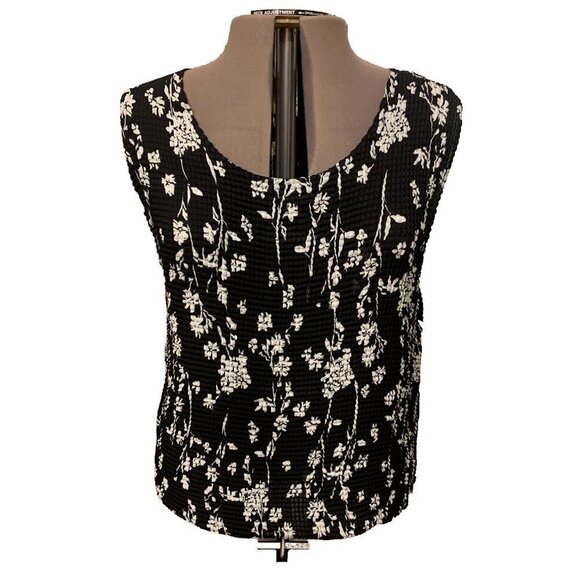 Kim Rogers Tops - Kim Rogers. Sz 3X. Textured Crinkle Stretch Sleeveless Shell. Scoop Neck. B95